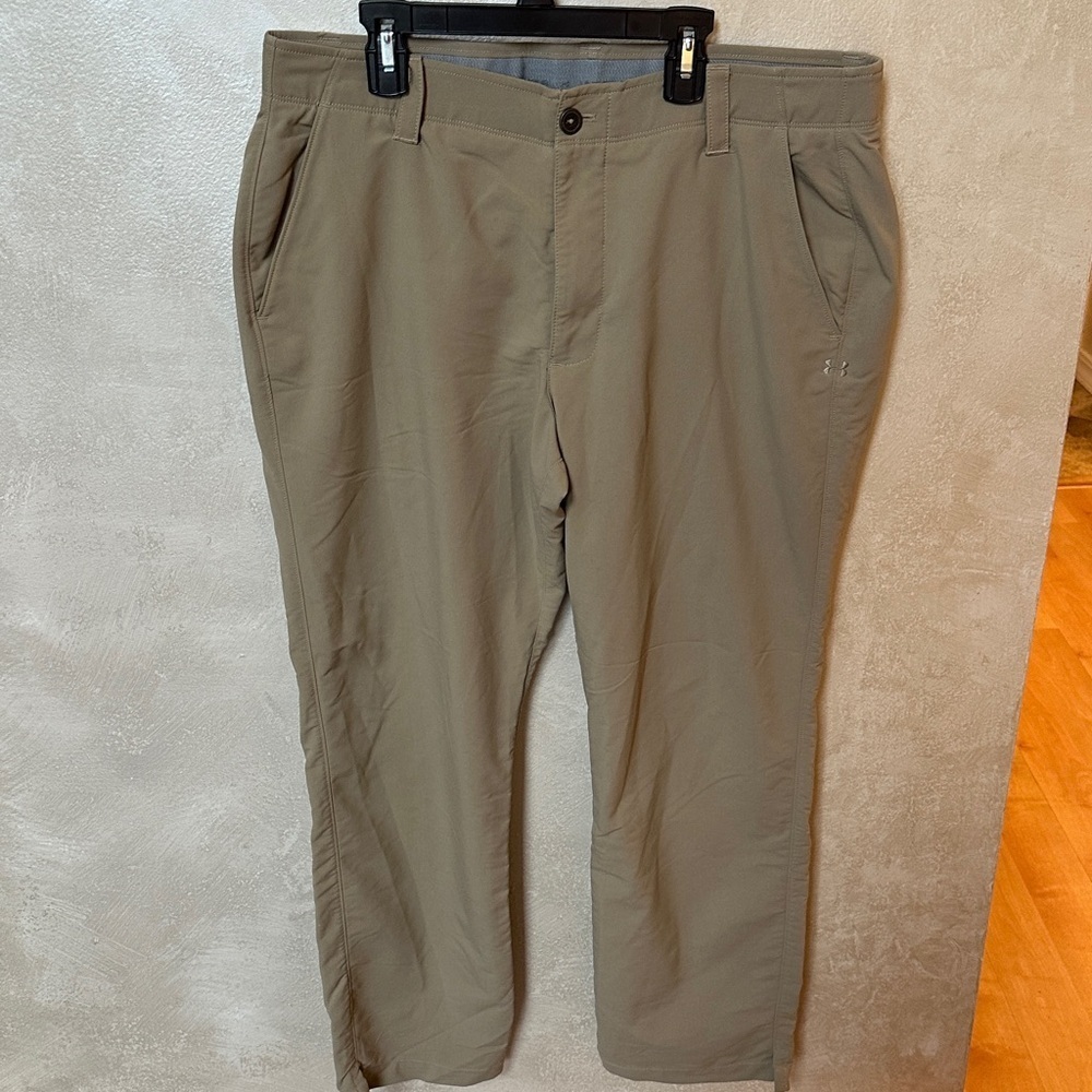 Under Armour Men's Khaki pants